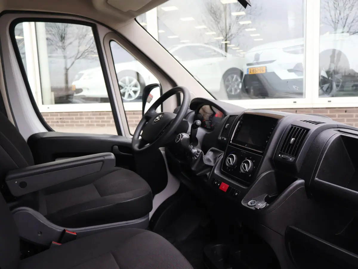 2.2D 120 L3H2 + APPLE CARPLAY | ANDROID AUTO | CAMERA | SIDEBARS | CRUISE | GEVEERDE STOEL