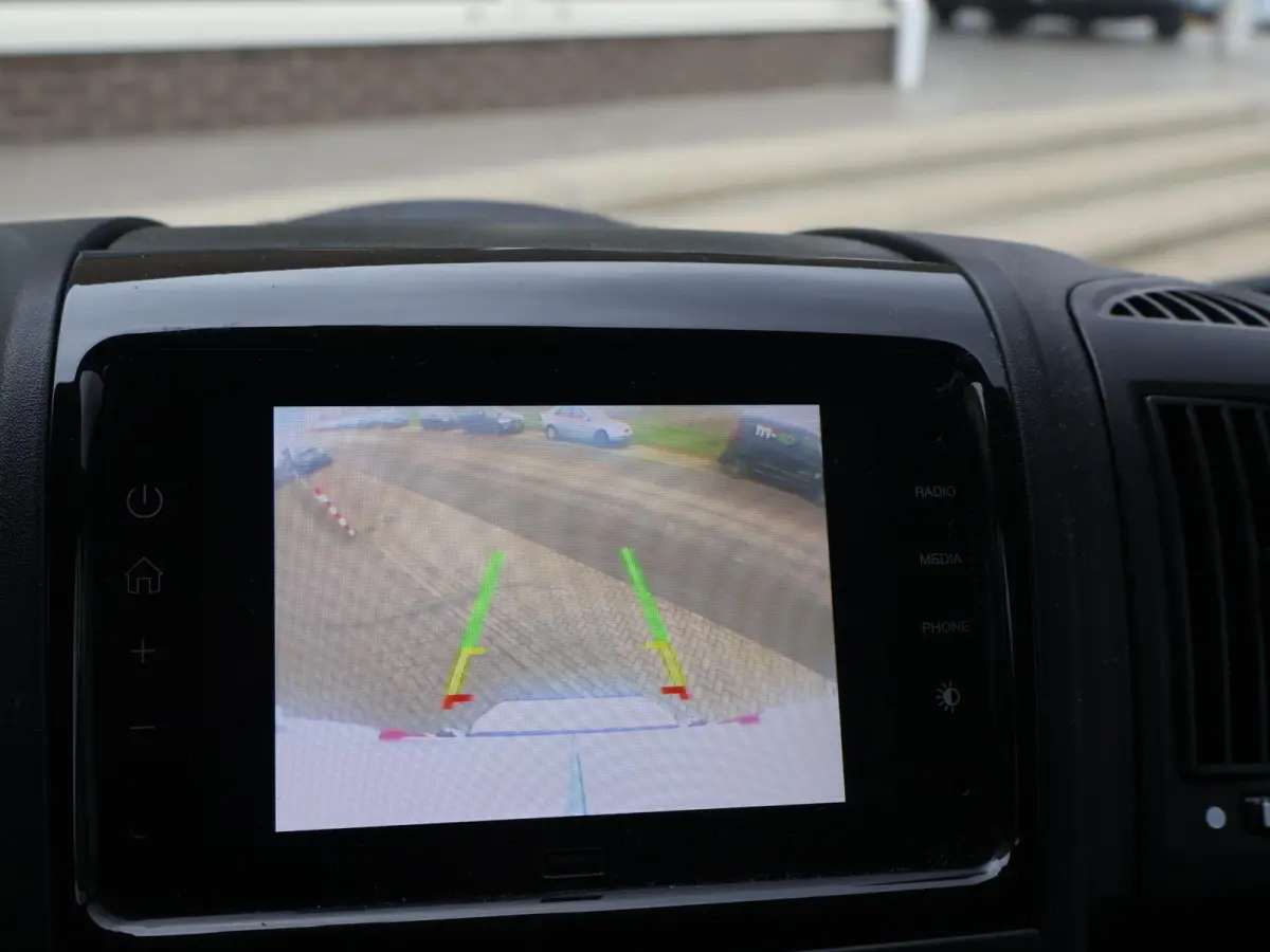 2.2D 120 L3H2 + APPLE CARPLAY | ANDROID AUTO | CAMERA | SIDEBARS | CRUISE | GEVEERDE STOEL