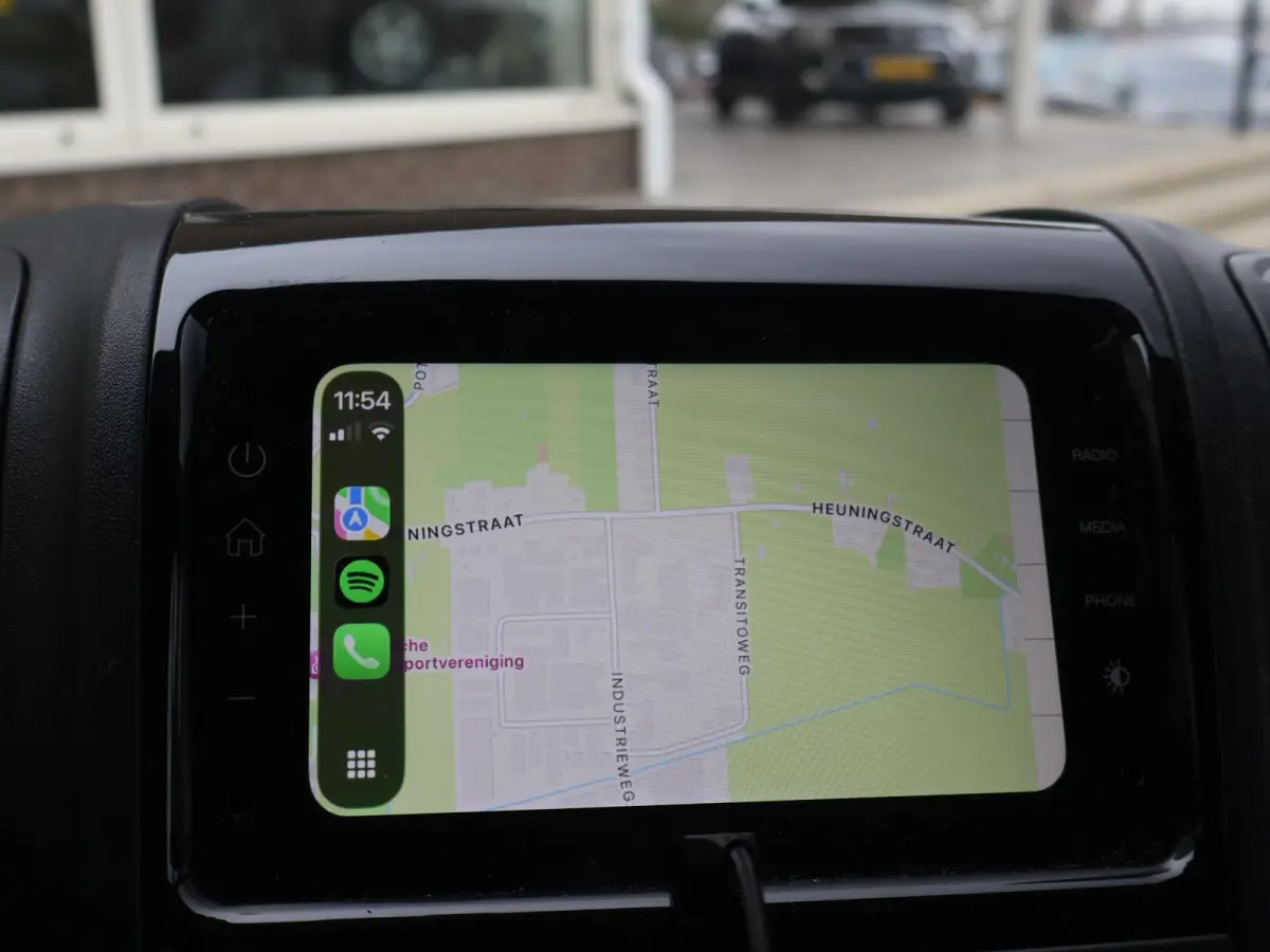 2.2D 120 L3H2 + APPLE CARPLAY | ANDROID AUTO | CAMERA | SIDEBARS | CRUISE | GEVEERDE STOEL