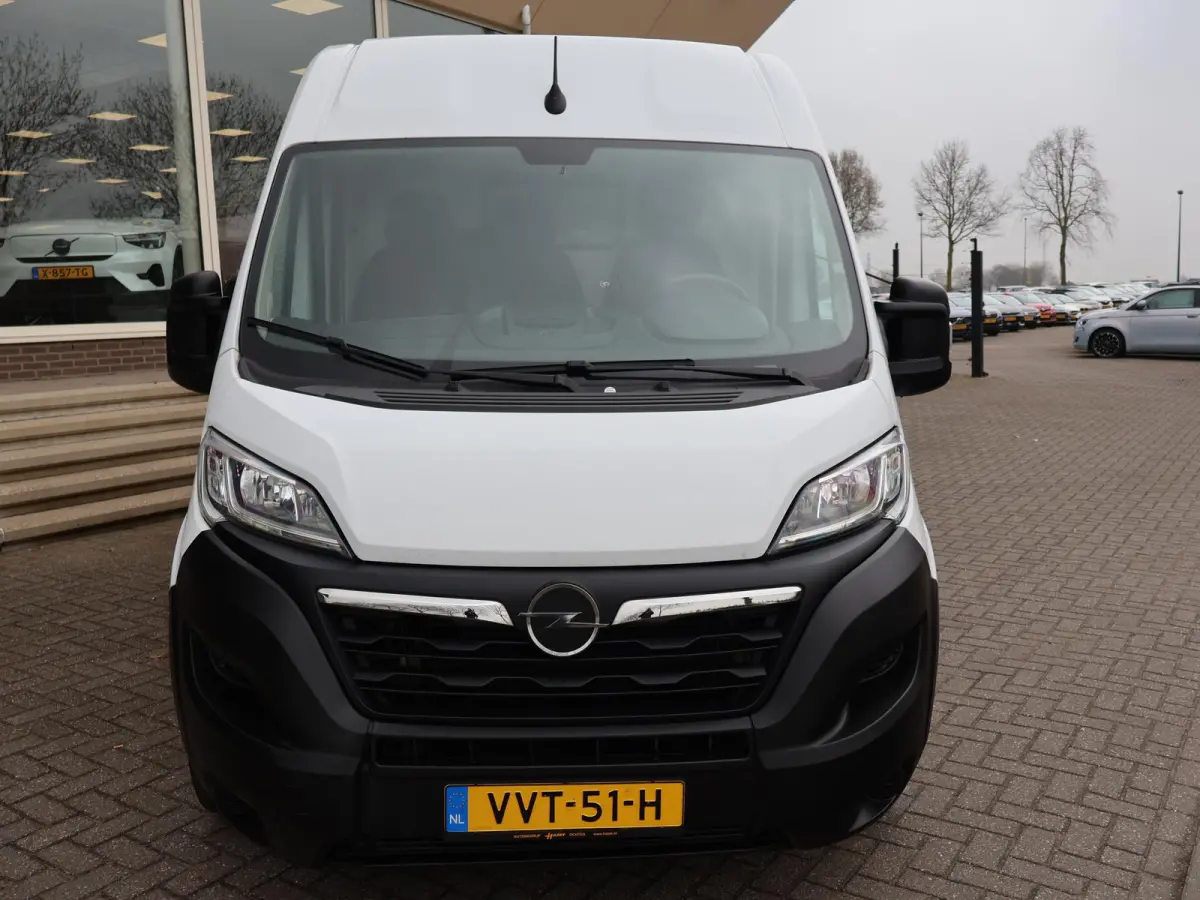2.2D 120 L3H2 + APPLE CARPLAY | ANDROID AUTO | CAMERA | SIDEBARS | CRUISE | GEVEERDE STOEL