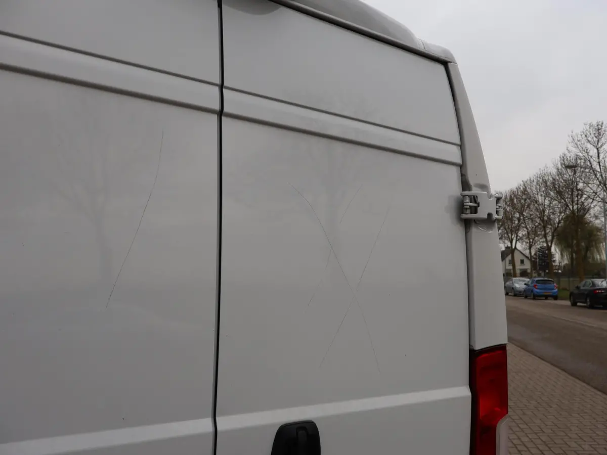 2.2D 120 L3H2 + APPLE CARPLAY | ANDROID AUTO | CAMERA | SIDEBARS | CRUISE | GEVEERDE STOEL