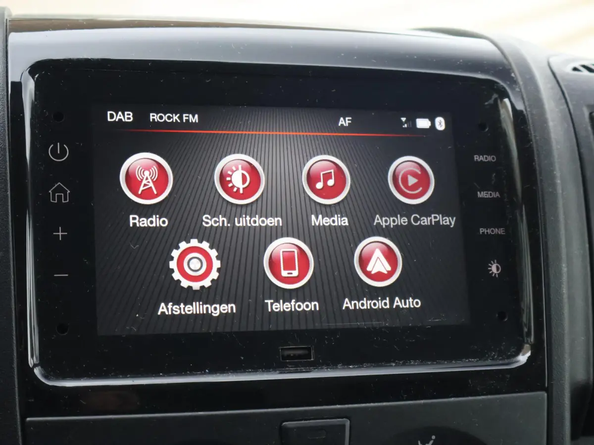 2.2D 120 L3H2 + APPLE CARPLAY | ANDROID AUTO | CAMERA | SIDEBARS | CRUISE | GEVEERDE STOEL
