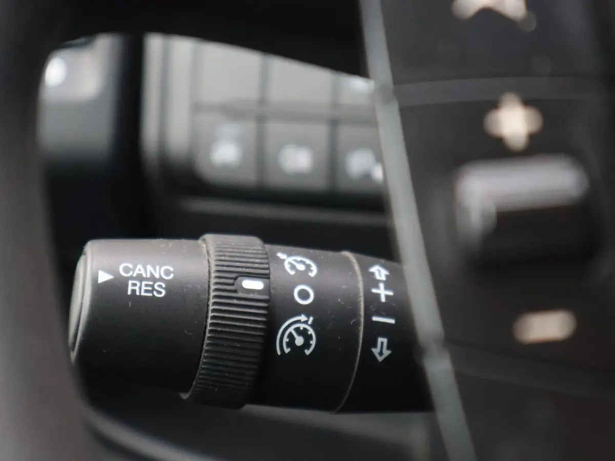 2.2D 120 L3H2 + APPLE CARPLAY | ANDROID AUTO | CAMERA | SIDEBARS | CRUISE | GEVEERDE STOEL