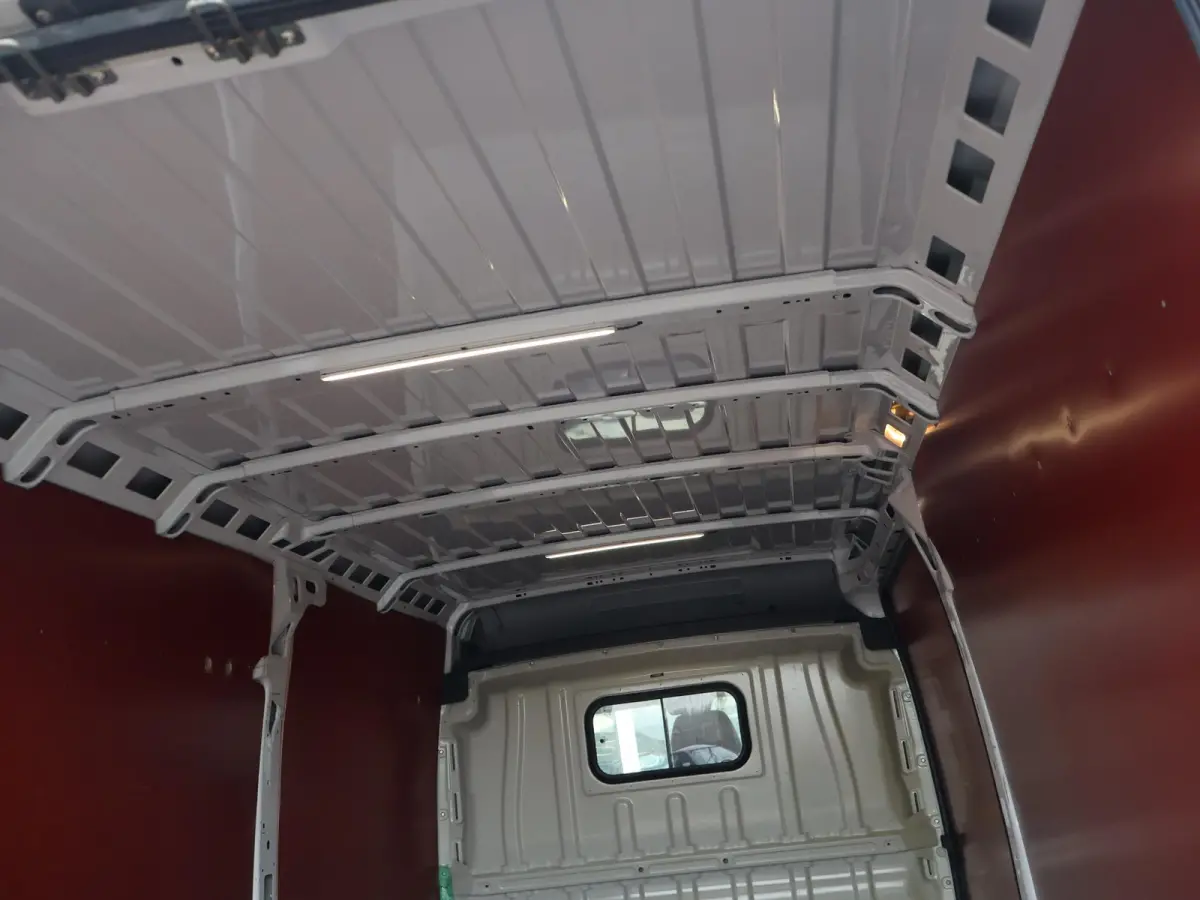 2.2D 120 L3H2 + APPLE CARPLAY | ANDROID AUTO | CAMERA | SIDEBARS | CRUISE | GEVEERDE STOEL