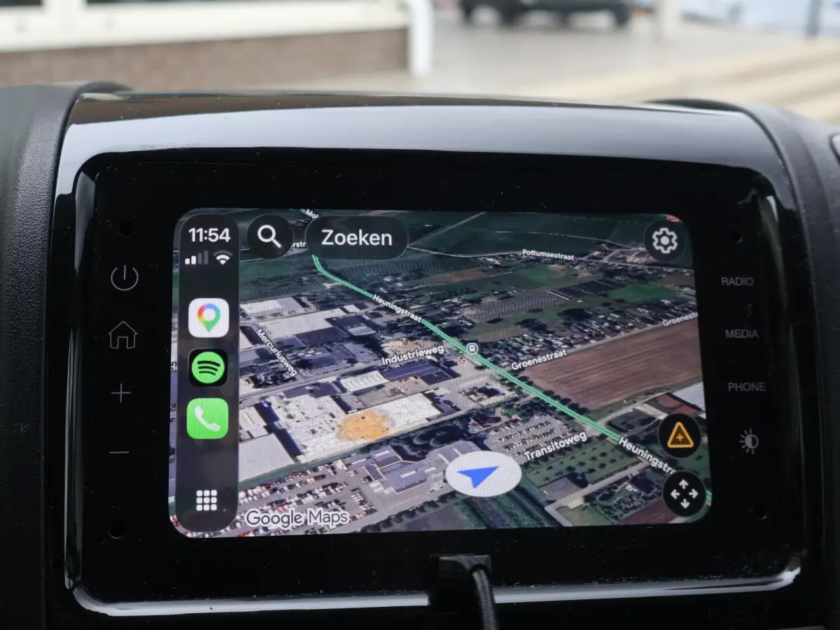 2.2D 120 L3H2 + APPLE CARPLAY | ANDROID AUTO | CAMERA | SIDEBARS | CRUISE | GEVEERDE STOEL