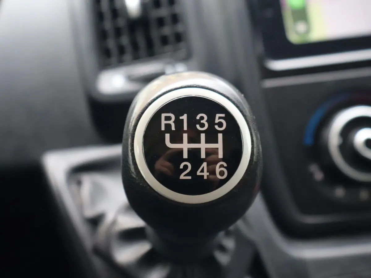 2.2D 120 L3H2 + APPLE CARPLAY | ANDROID AUTO | CAMERA | SIDEBARS | CRUISE | GEVEERDE STOEL