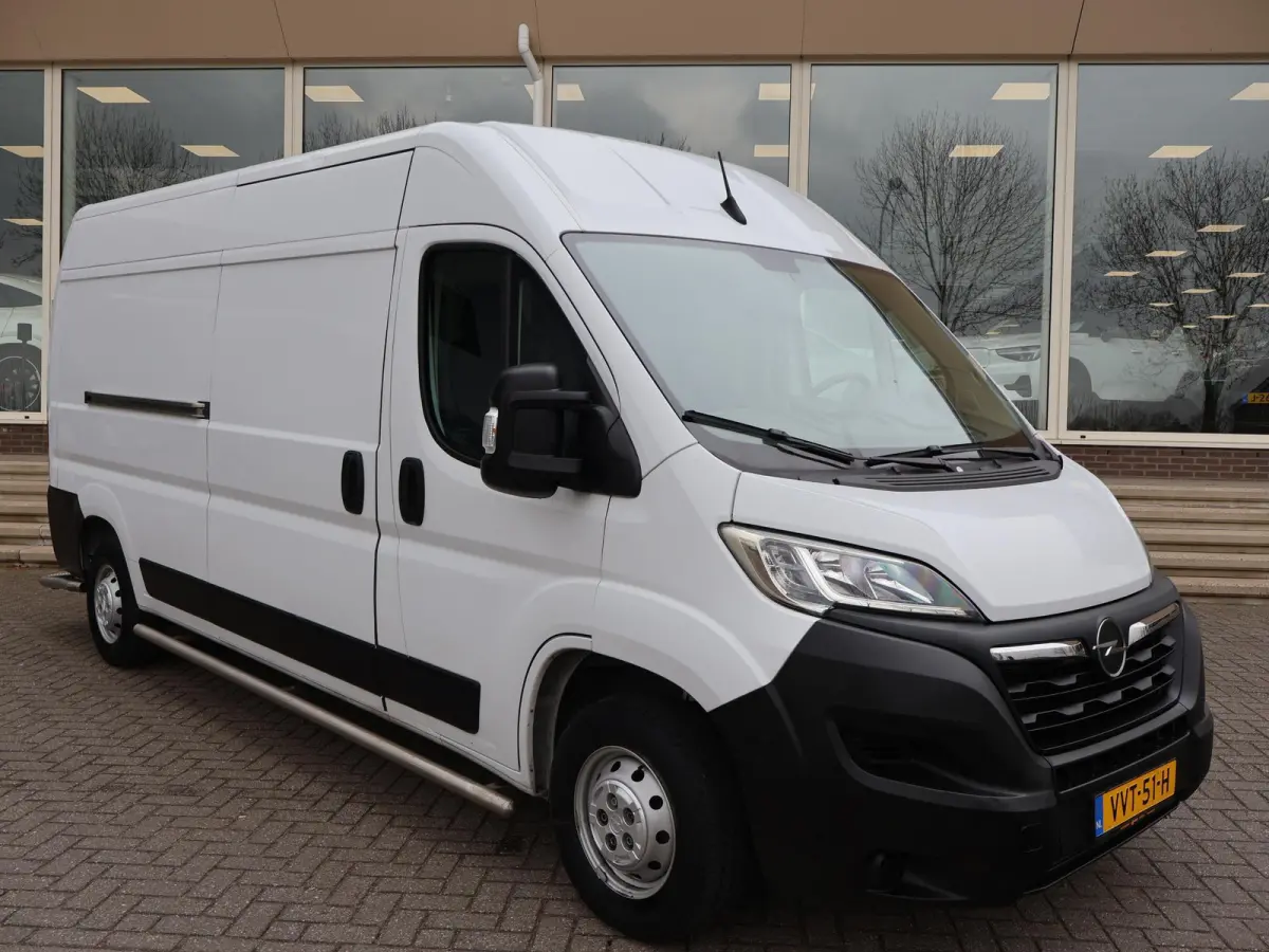 2.2D 120 L3H2 + APPLE CARPLAY | ANDROID AUTO | CAMERA | SIDEBARS | CRUISE | GEVEERDE STOEL