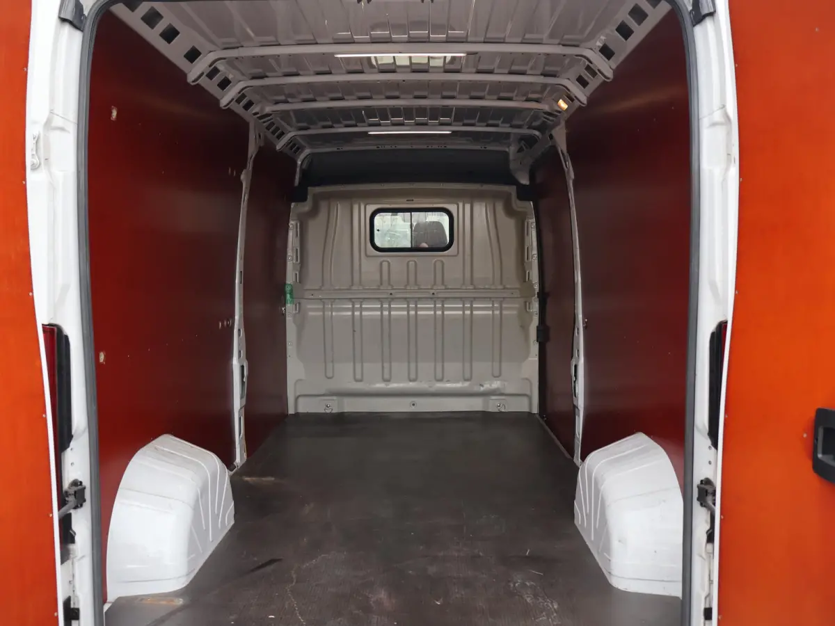 2.2D 120 L3H2 + APPLE CARPLAY | ANDROID AUTO | CAMERA | SIDEBARS | CRUISE | GEVEERDE STOEL