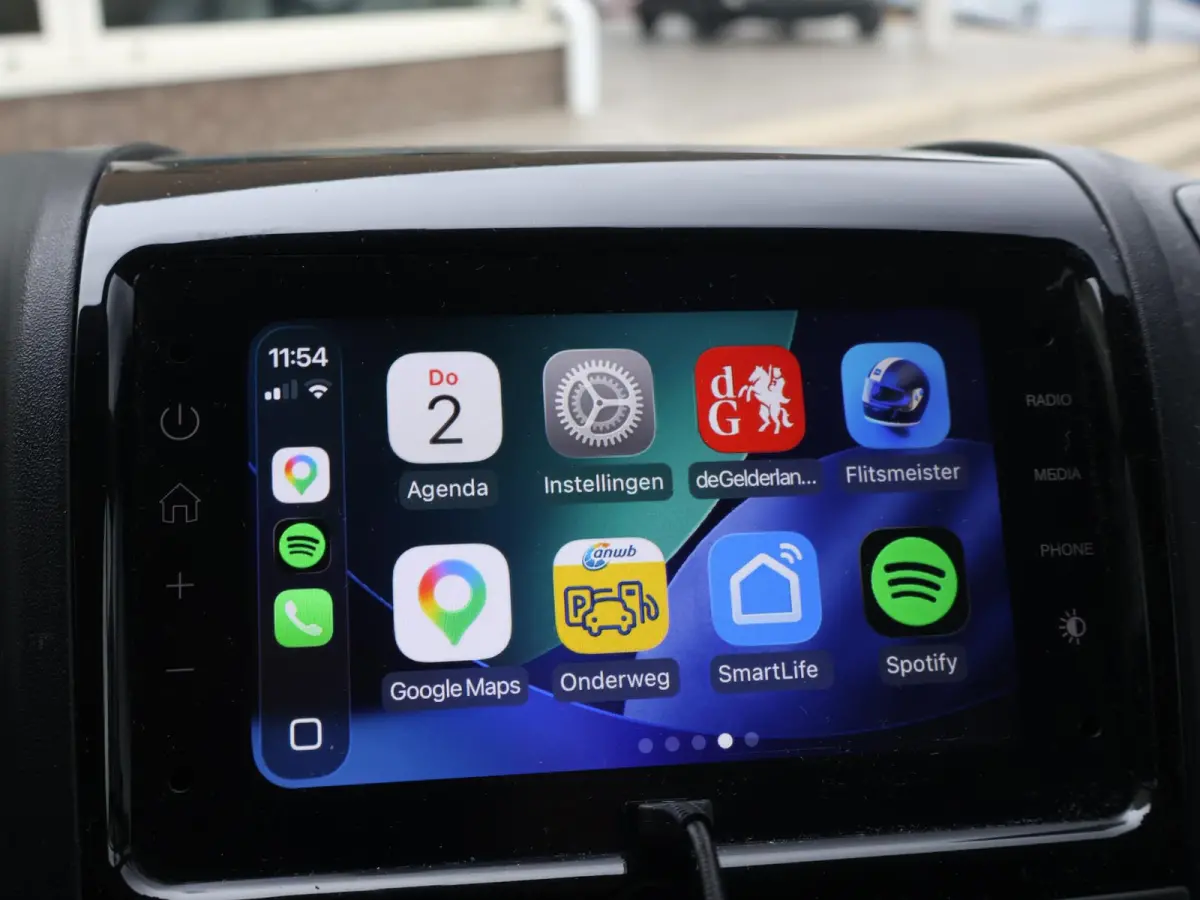 2.2D 120 L3H2 + APPLE CARPLAY | ANDROID AUTO | CAMERA | SIDEBARS | CRUISE | GEVEERDE STOEL