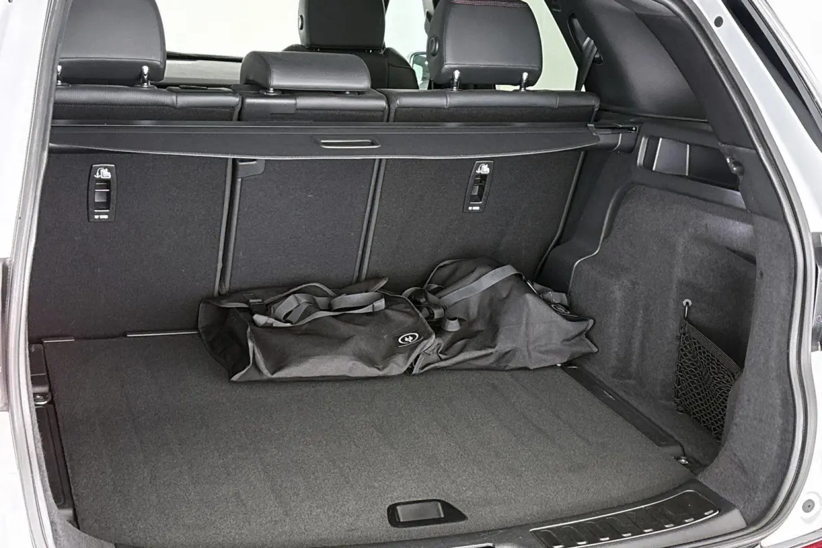 P300e 1.5 R-Dynamic HSE Panoramadak Voorruitverwarming Black Pack