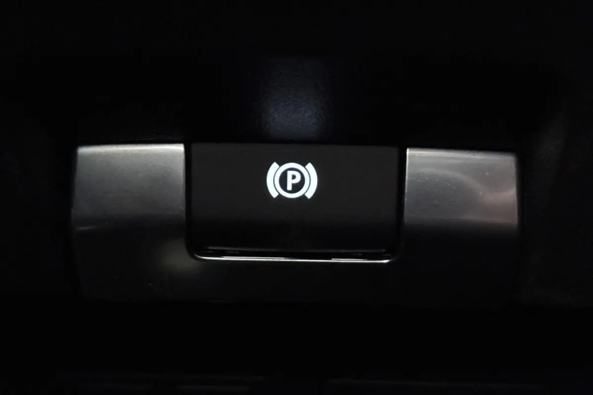 P300e 1.5 R-Dynamic HSE Panoramadak Voorruitverwarming Black Pack