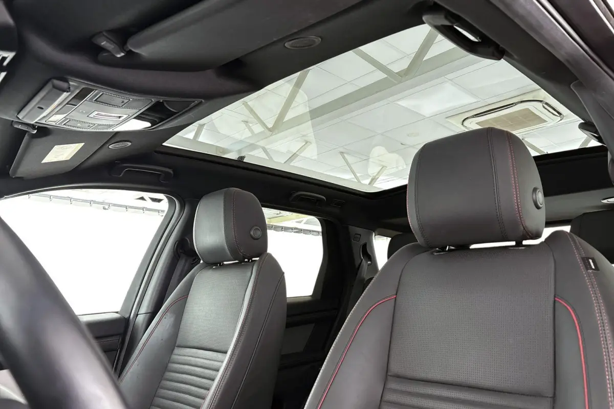P300e 1.5 R-Dynamic HSE Panoramadak Voorruitverwarming Black Pack