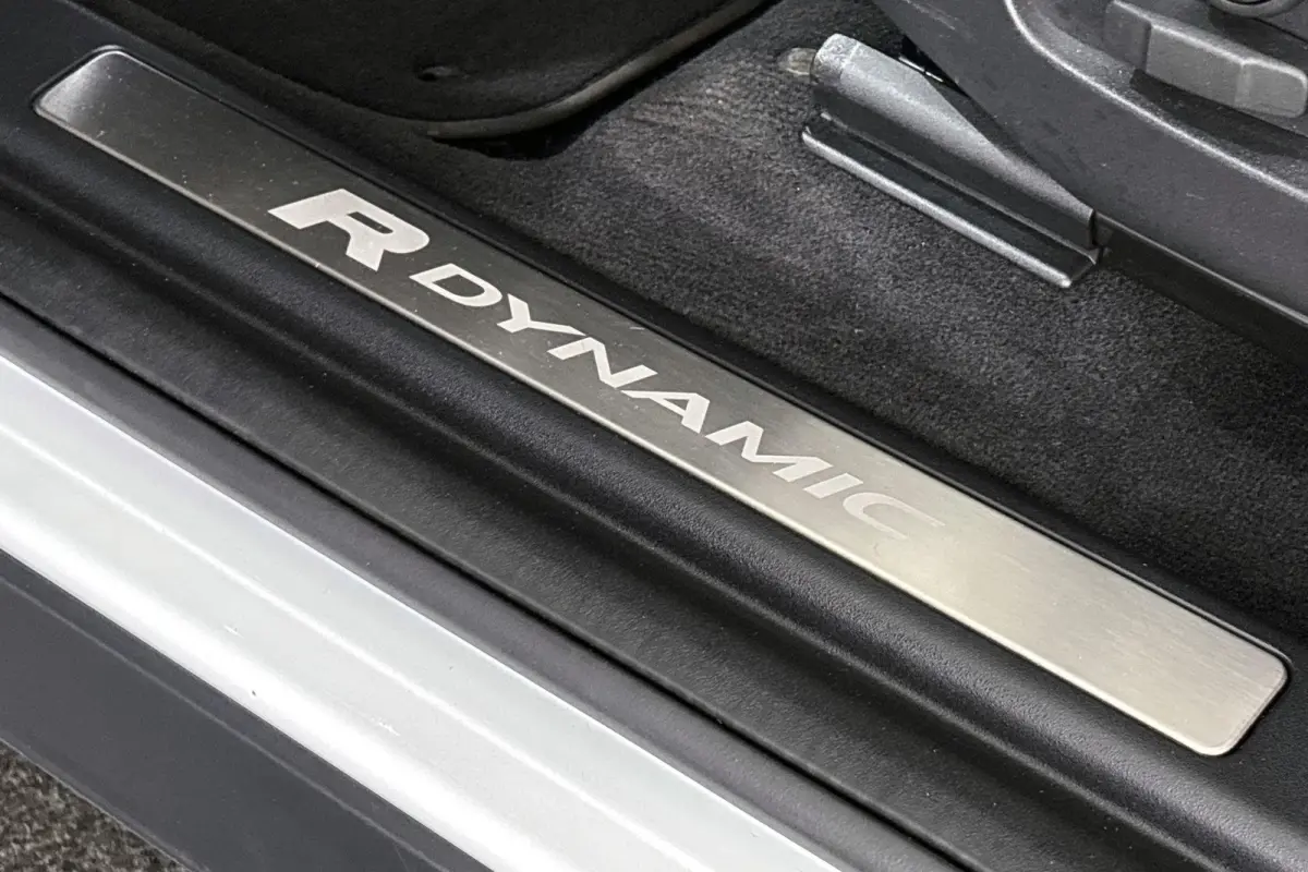 P300e 1.5 R-Dynamic HSE Panoramadak Voorruitverwarming Black Pack