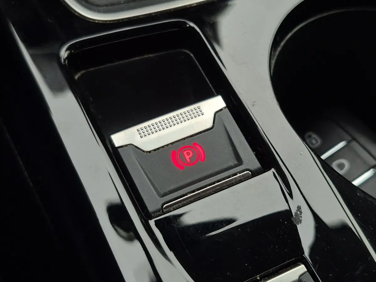 1.2 PureTech Allure 100pk | Keyless | Camera | Full LED | Full map navigatie | Carplay/android auto |