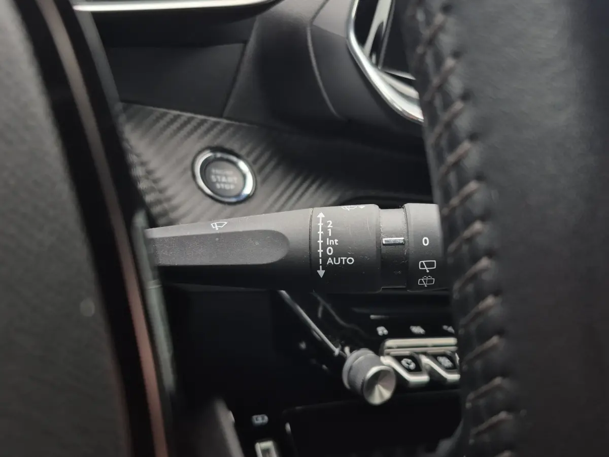 1.2 PureTech Allure 100pk | Keyless | Camera | Full LED | Full map navigatie | Carplay/android auto |