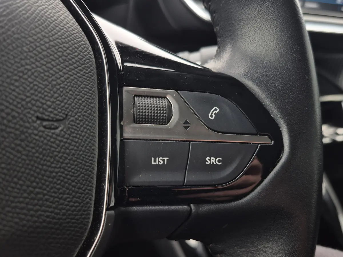 1.2 PureTech Allure 100pk | Keyless | Camera | Full LED | Full map navigatie | Carplay/android auto |