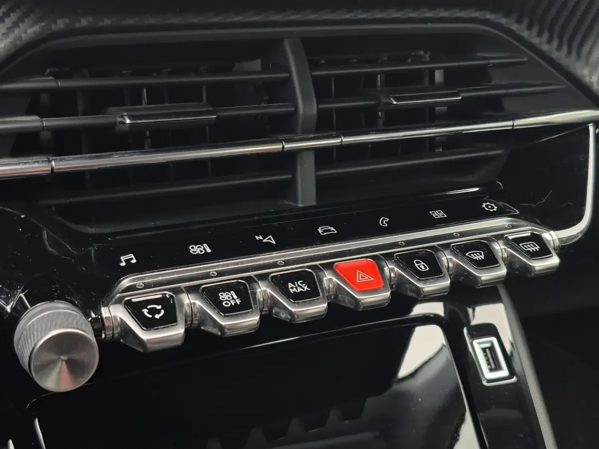 1.2 PureTech Allure 100pk | Keyless | Camera | Full LED | Full map navigatie | Carplay/android auto |