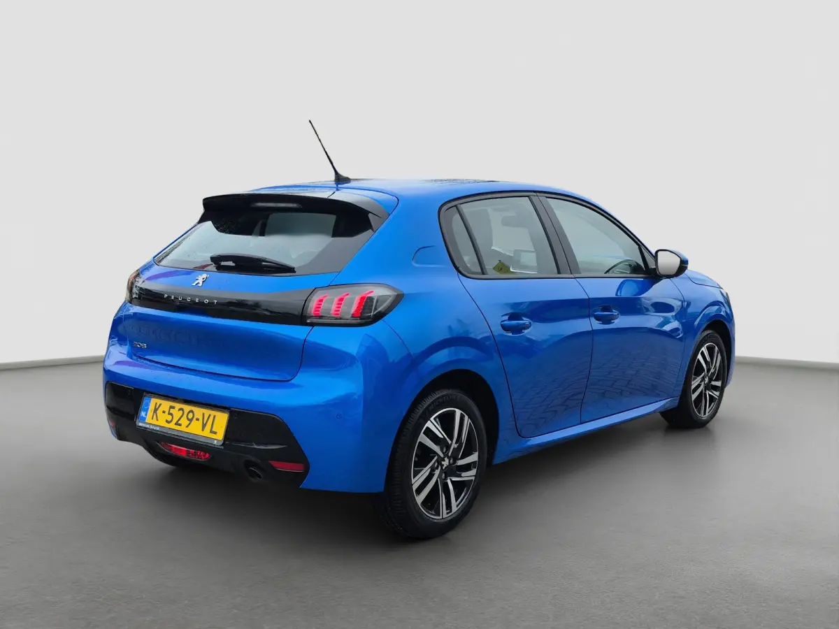 1.2 PureTech Allure 100pk | Keyless | Camera | Full LED | Full map navigatie | Carplay/android auto |