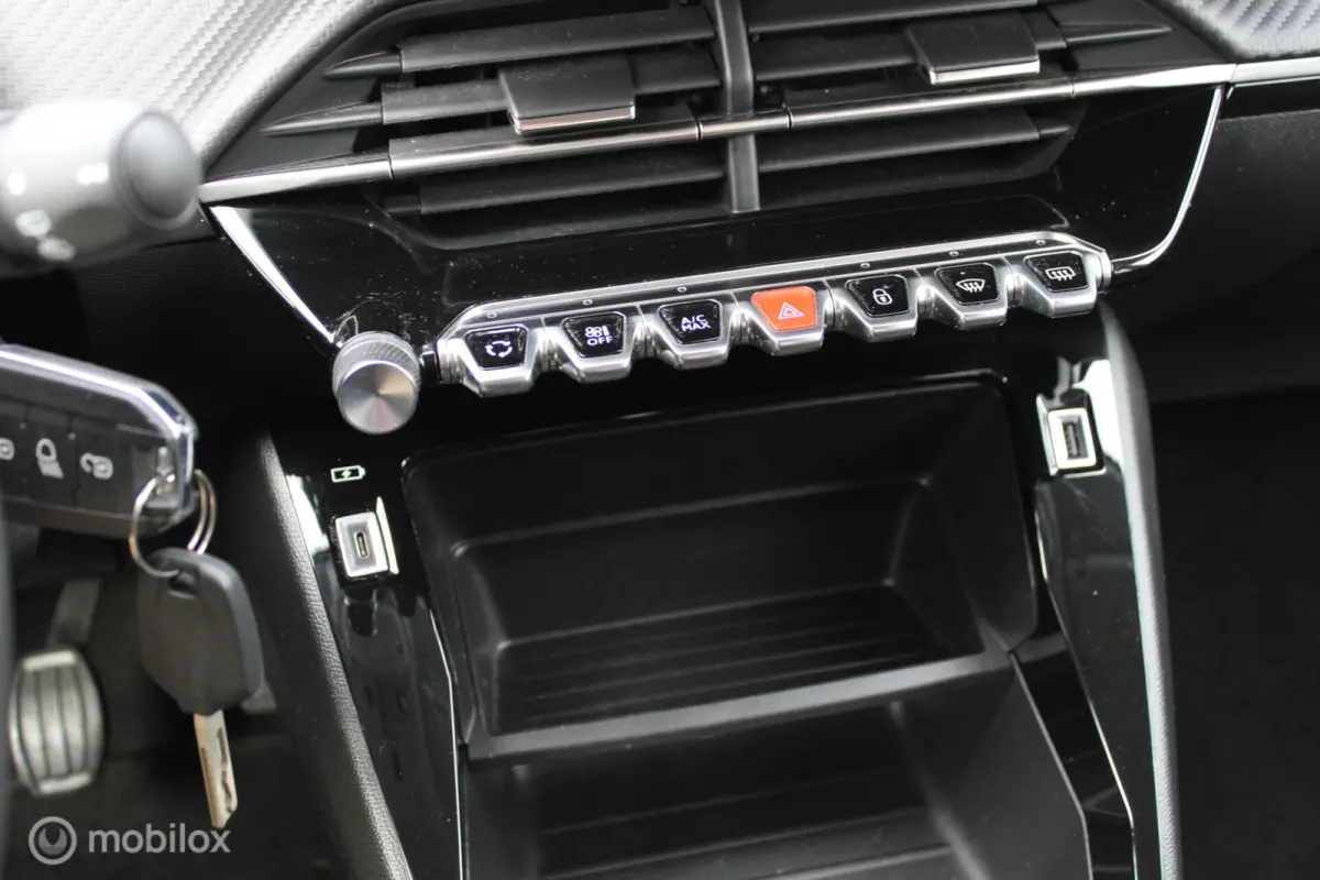 1.2 PureTech Active Pack, Pdc, Navi, Cruise, App connect, Airco, 16 inch Lmv.