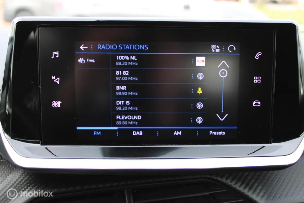 1.2 PureTech Active Pack, Pdc, Navi, Cruise, App connect, Airco, 16 inch Lmv.