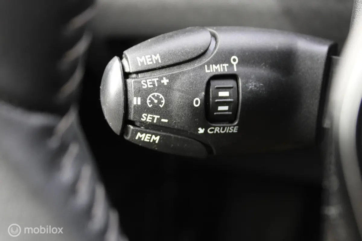 1.2 PureTech Active Pack, Pdc, Navi, Cruise, App connect, Airco, 16 inch Lmv.