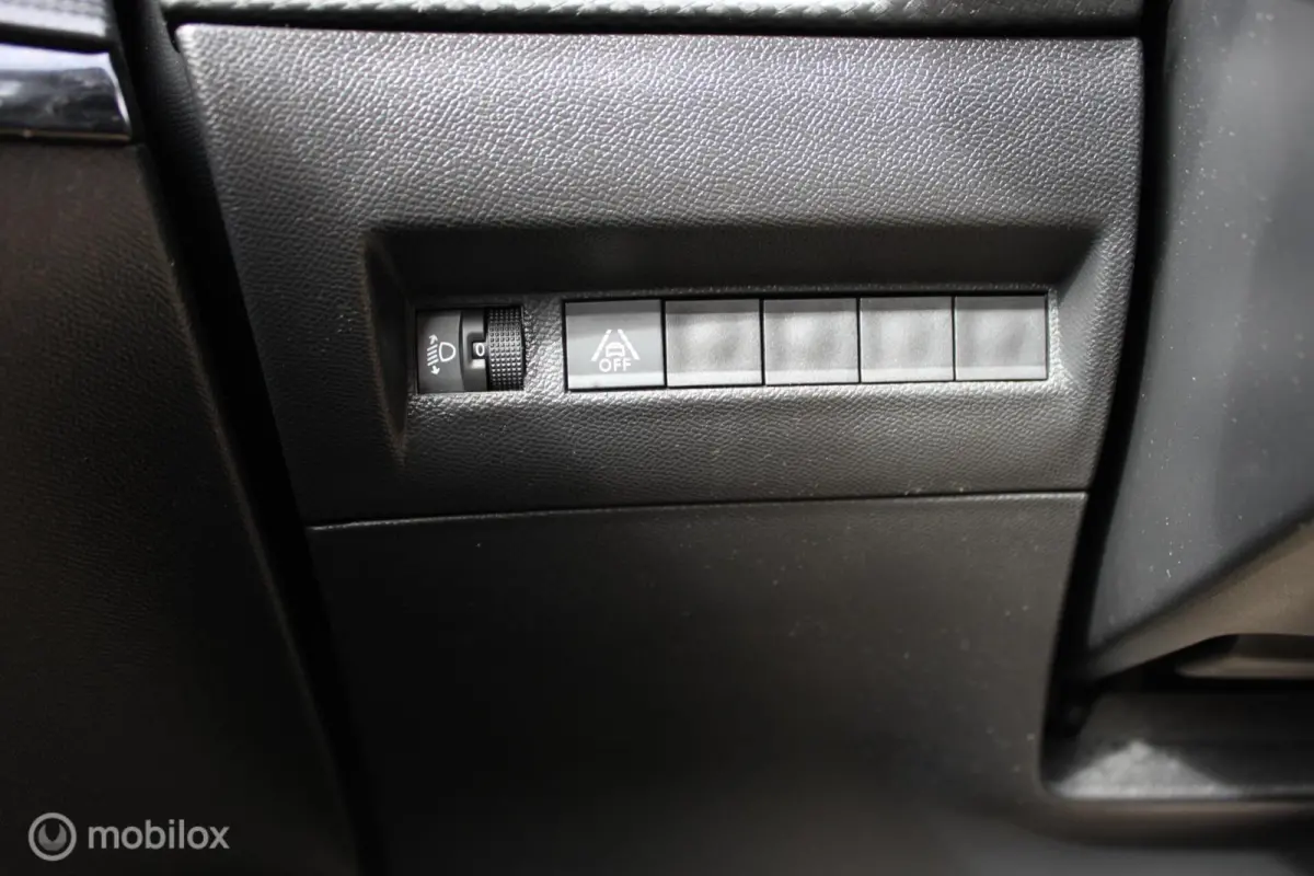 1.2 PureTech Active Pack, Pdc, Navi, Cruise, App connect, Airco, 16 inch Lmv.