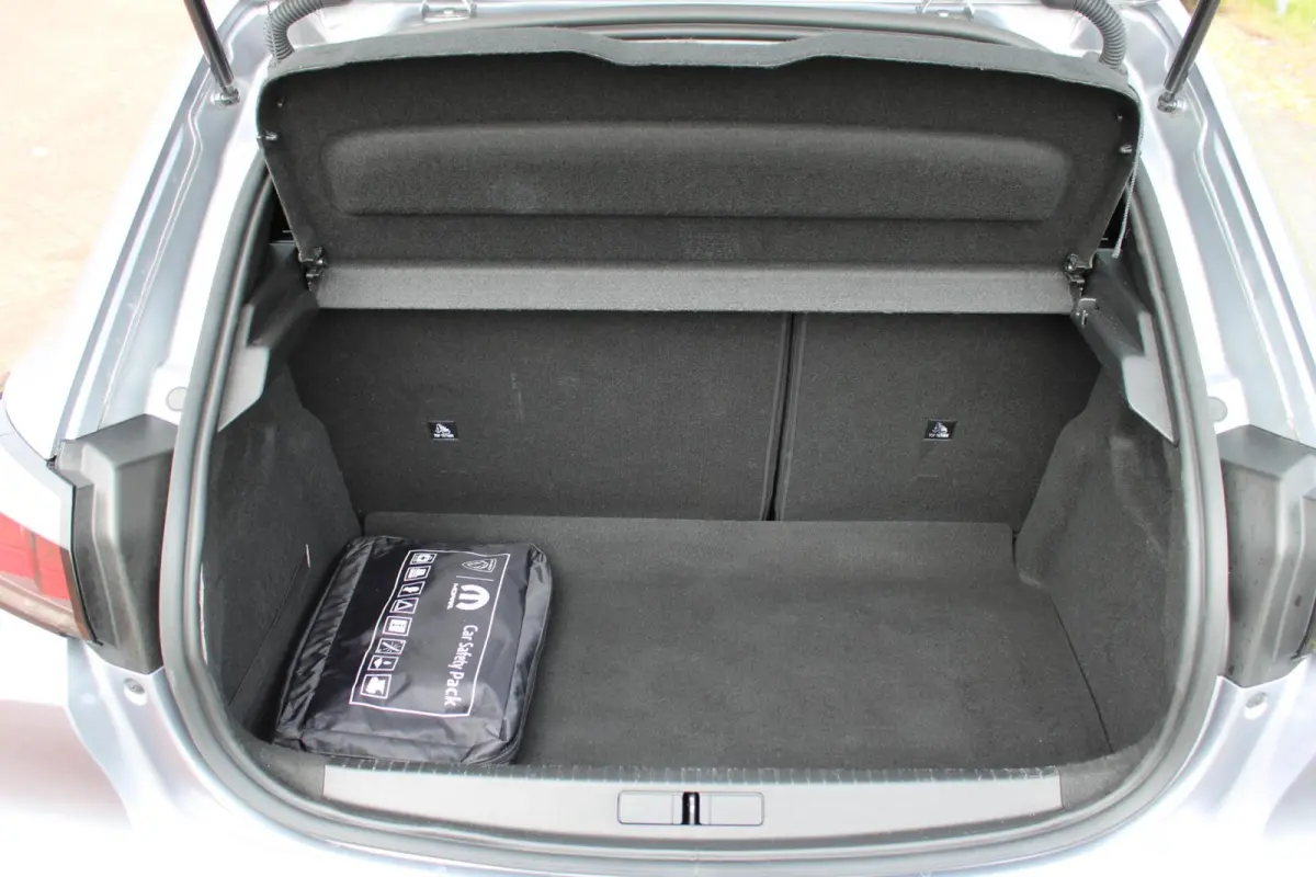 1.2 PureTech Active Pack, Pdc, Navi, Cruise, App connect, Airco, 16 inch Lmv.