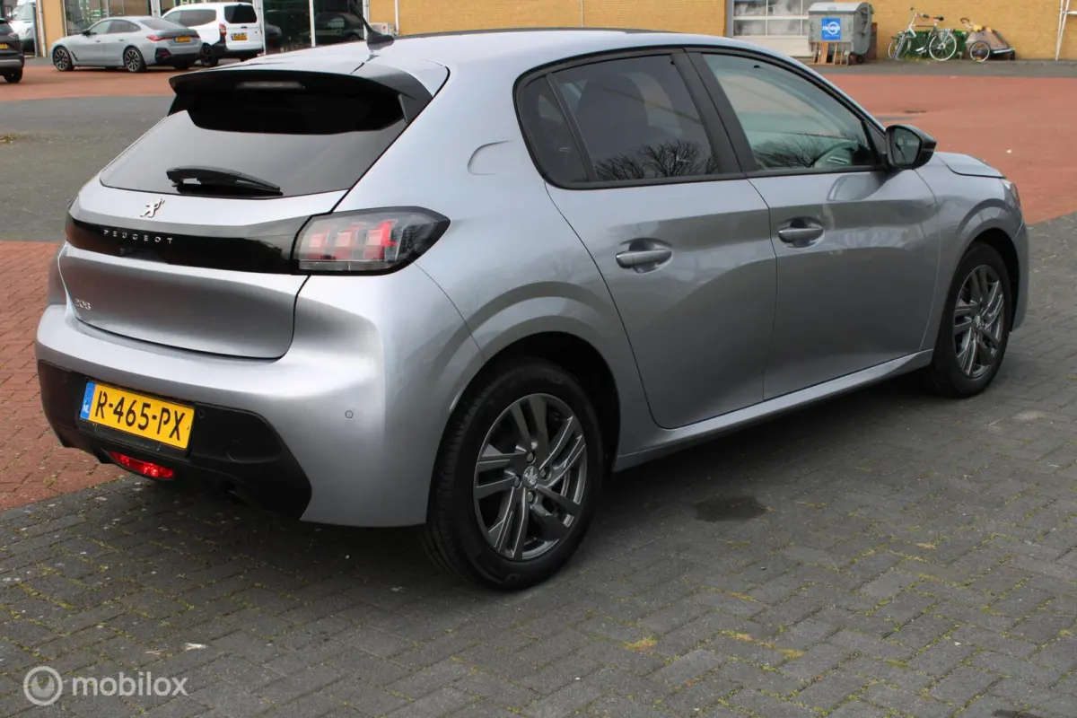 1.2 PureTech Active Pack, Pdc, Navi, Cruise, App connect, Airco, 16 inch Lmv.