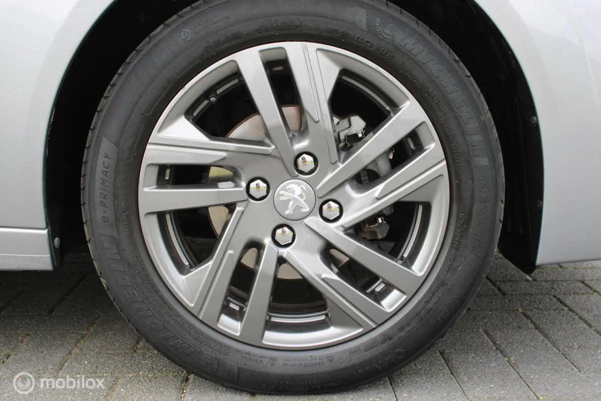 1.2 PureTech Active Pack, Pdc, Navi, Cruise, App connect, Airco, 16 inch Lmv.