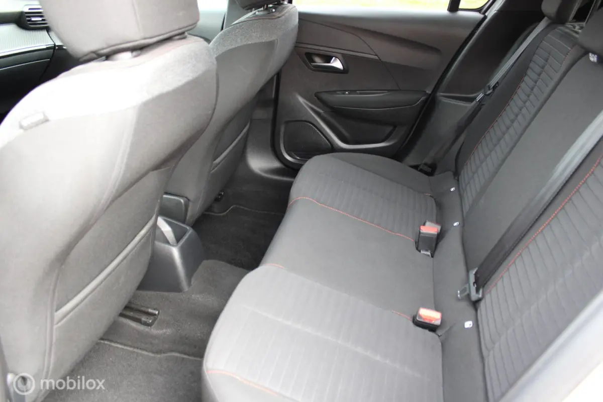 1.2 PureTech Active Pack, Pdc, Navi, Cruise, App connect, Airco, 16 inch Lmv.