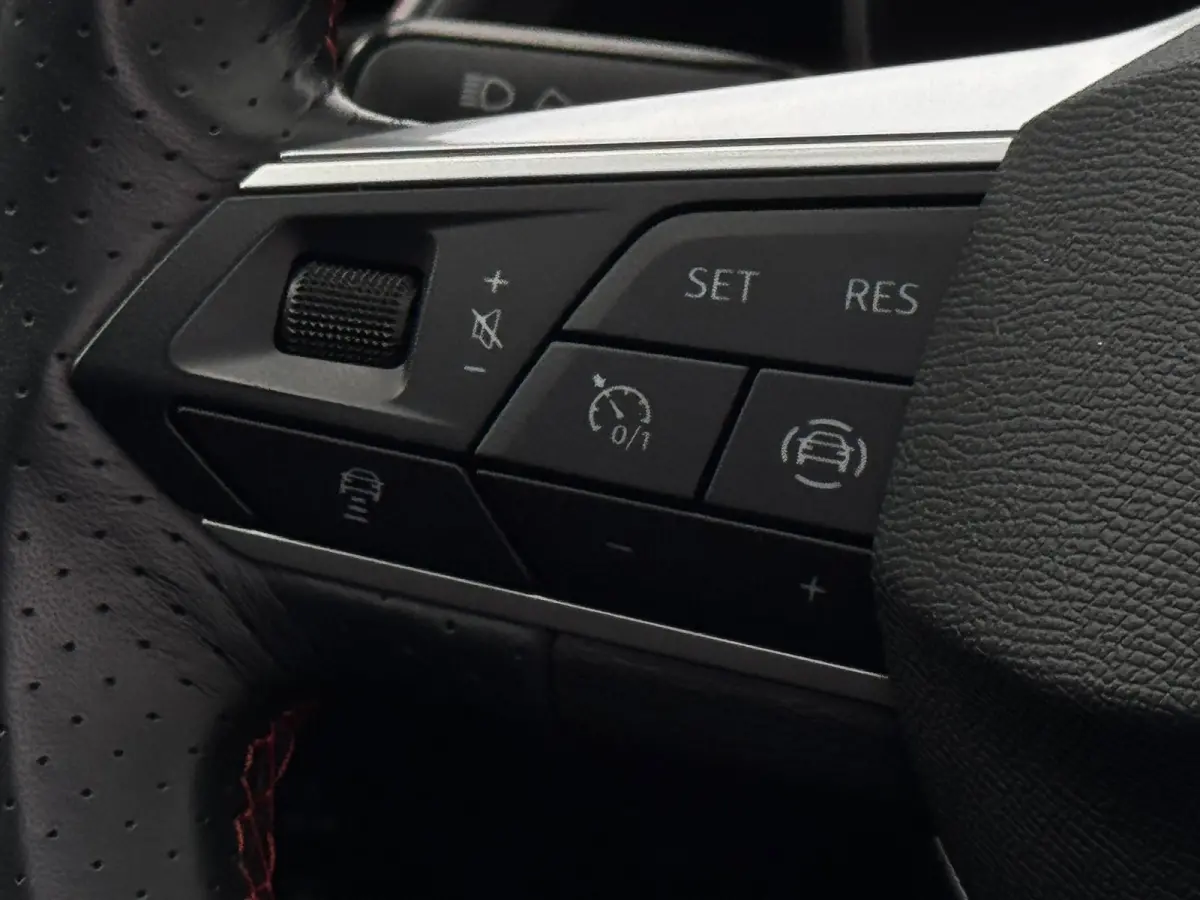 1.5 eTSI FR Business Intense 150 PK | Schuif-Kantel Dak | NL-Auto | Camera | Beats Audio | Virtual Cockpit