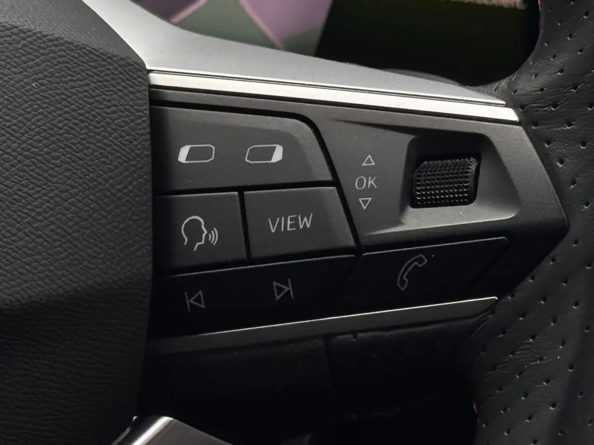 1.5 eTSI FR Business Intense 150 PK | Schuif-Kantel Dak | NL-Auto | Camera | Beats Audio | Virtual Cockpit