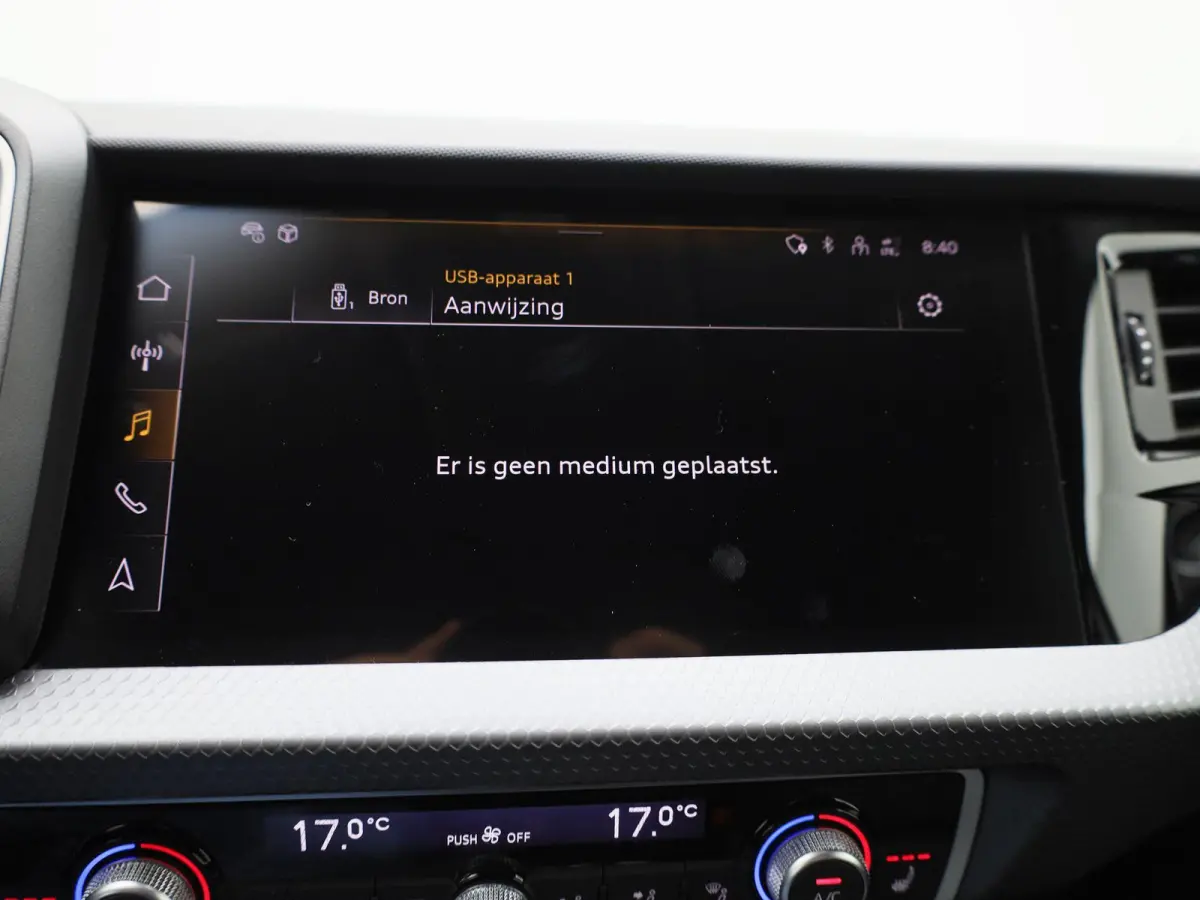 30 TFSI Advanced edition 116 PK l Adaptive cruise control l Navigatie l Climate control l Stoelverwarming l LED-koplampen l Apple Carplay / Android Auto l Privacy glas l Optiekpakket zwart p