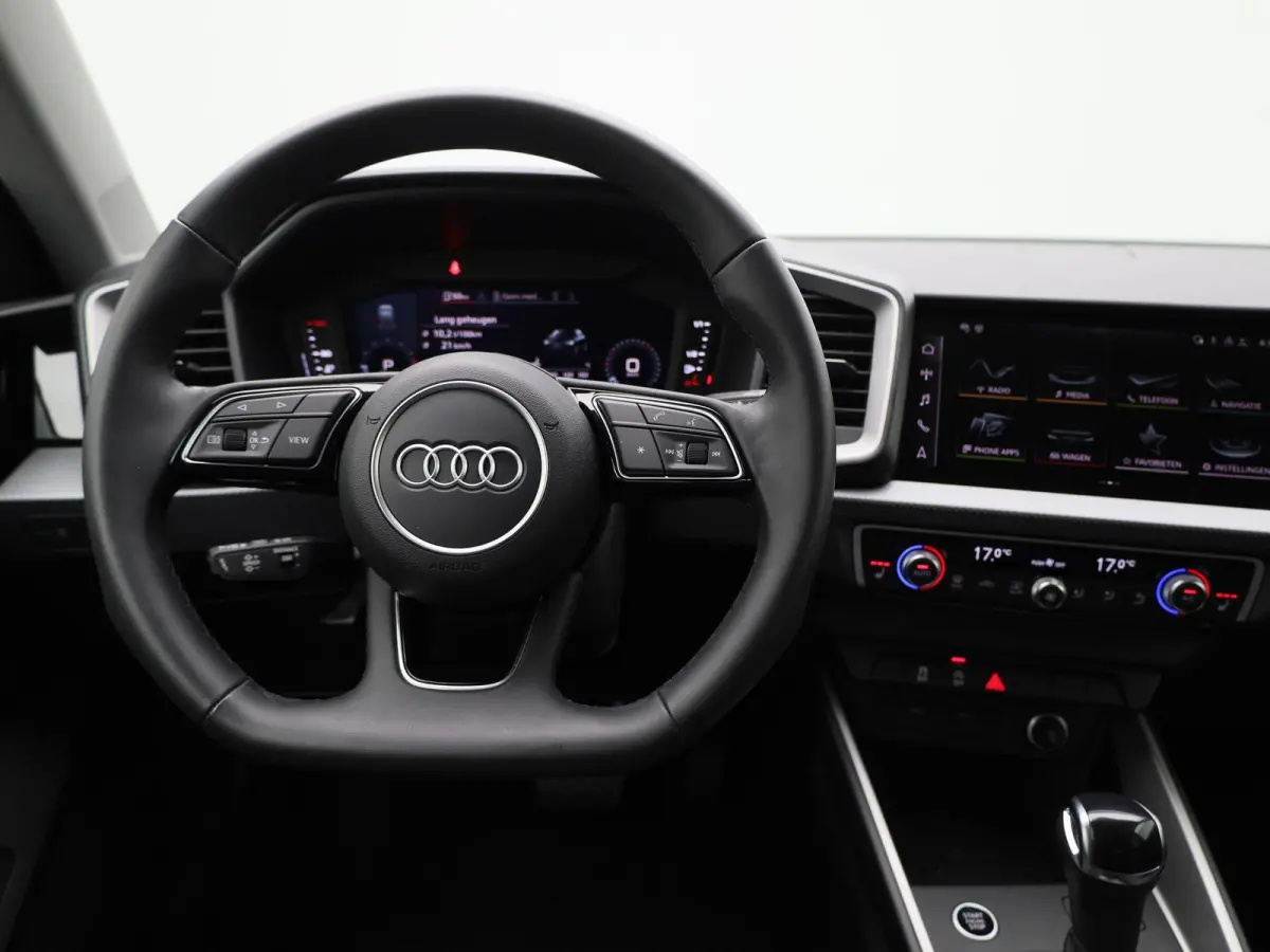 30 TFSI Advanced edition 116 PK l Adaptive cruise control l Navigatie l Climate control l Stoelverwarming l LED-koplampen l Apple Carplay / Android Auto l Privacy glas l Optiekpakket zwart p