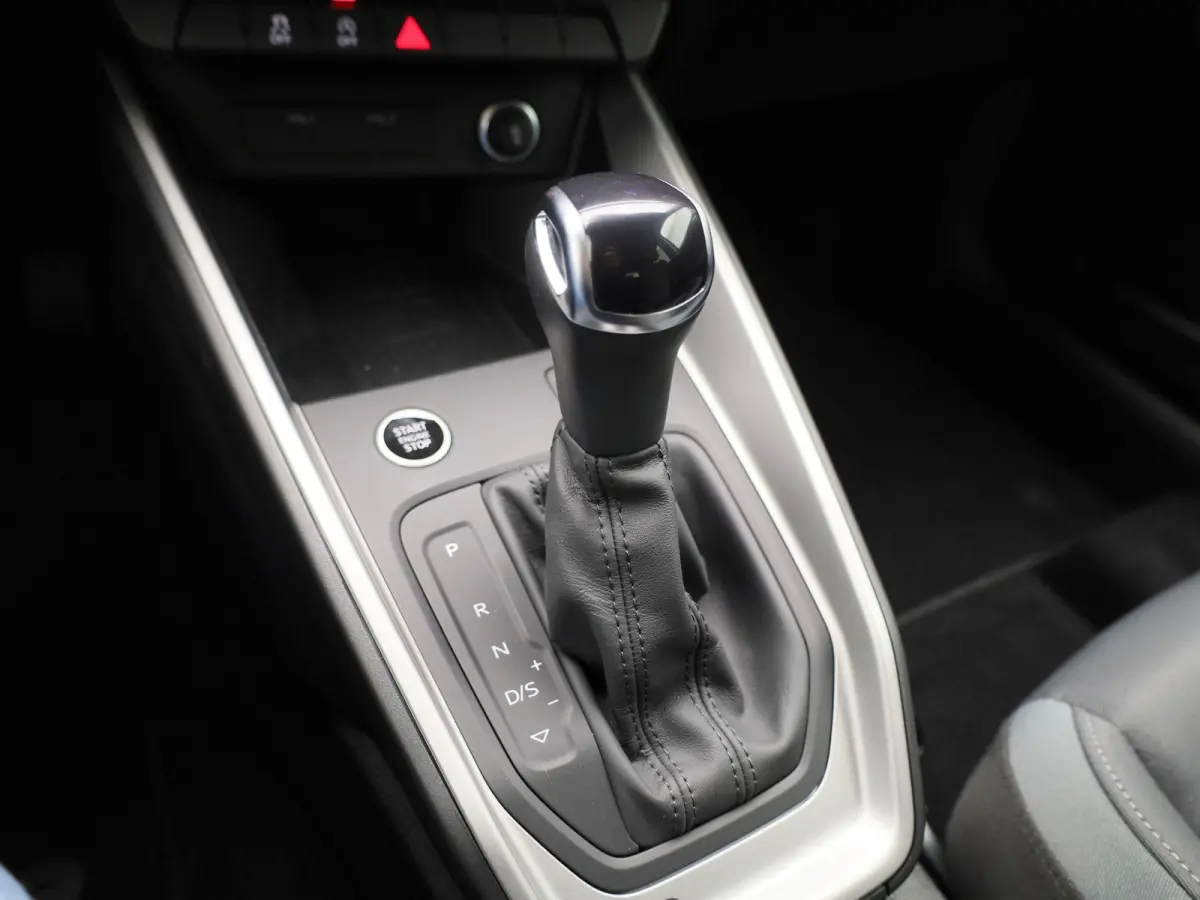 30 TFSI Advanced edition 116 PK l Adaptive cruise control l Navigatie l Climate control l Stoelverwarming l LED-koplampen l Apple Carplay / Android Auto l Privacy glas l Optiekpakket zwart p