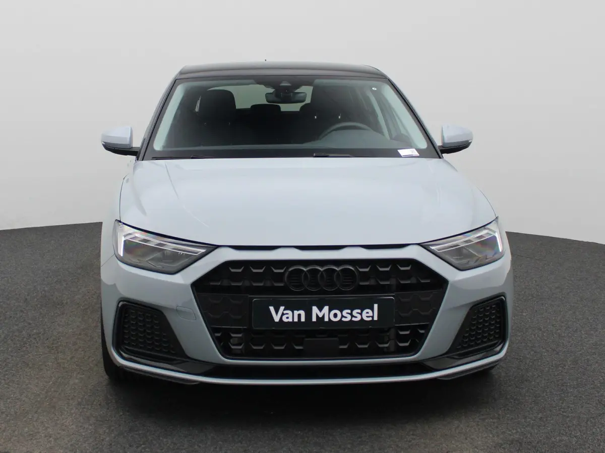 30 TFSI Advanced edition 116 PK l Adaptive cruise control l Navigatie l Climate control l Stoelverwarming l LED-koplampen l Apple Carplay / Android Auto l Privacy glas l Optiekpakket zwart p