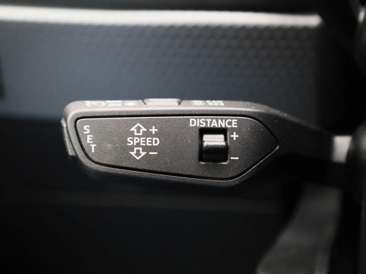 30 TFSI Advanced edition 116 PK l Adaptive cruise control l Navigatie l Climate control l Stoelverwarming l LED-koplampen l Apple Carplay / Android Auto l Privacy glas l Optiekpakket zwart p