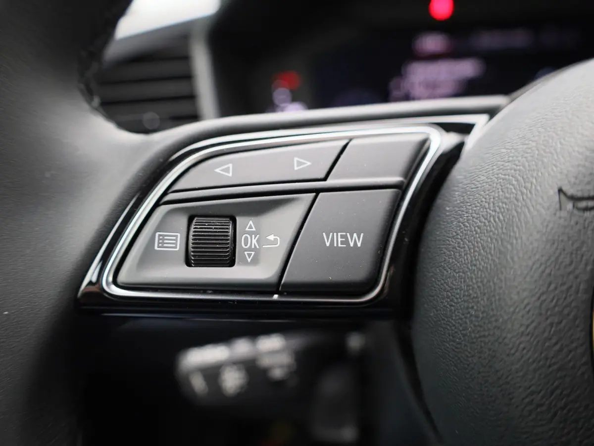 30 TFSI Advanced edition 116 PK l Adaptive cruise control l Navigatie l Climate control l Stoelverwarming l LED-koplampen l Apple Carplay / Android Auto l Privacy glas l Optiekpakket zwart p