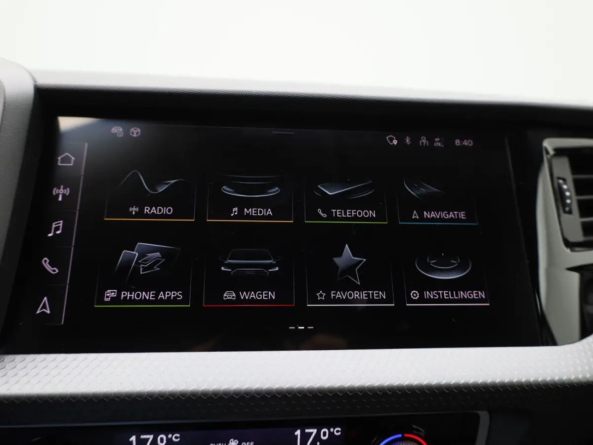 30 TFSI Advanced edition 116 PK l Adaptive cruise control l Navigatie l Climate control l Stoelverwarming l LED-koplampen l Apple Carplay / Android Auto l Privacy glas l Optiekpakket zwart p