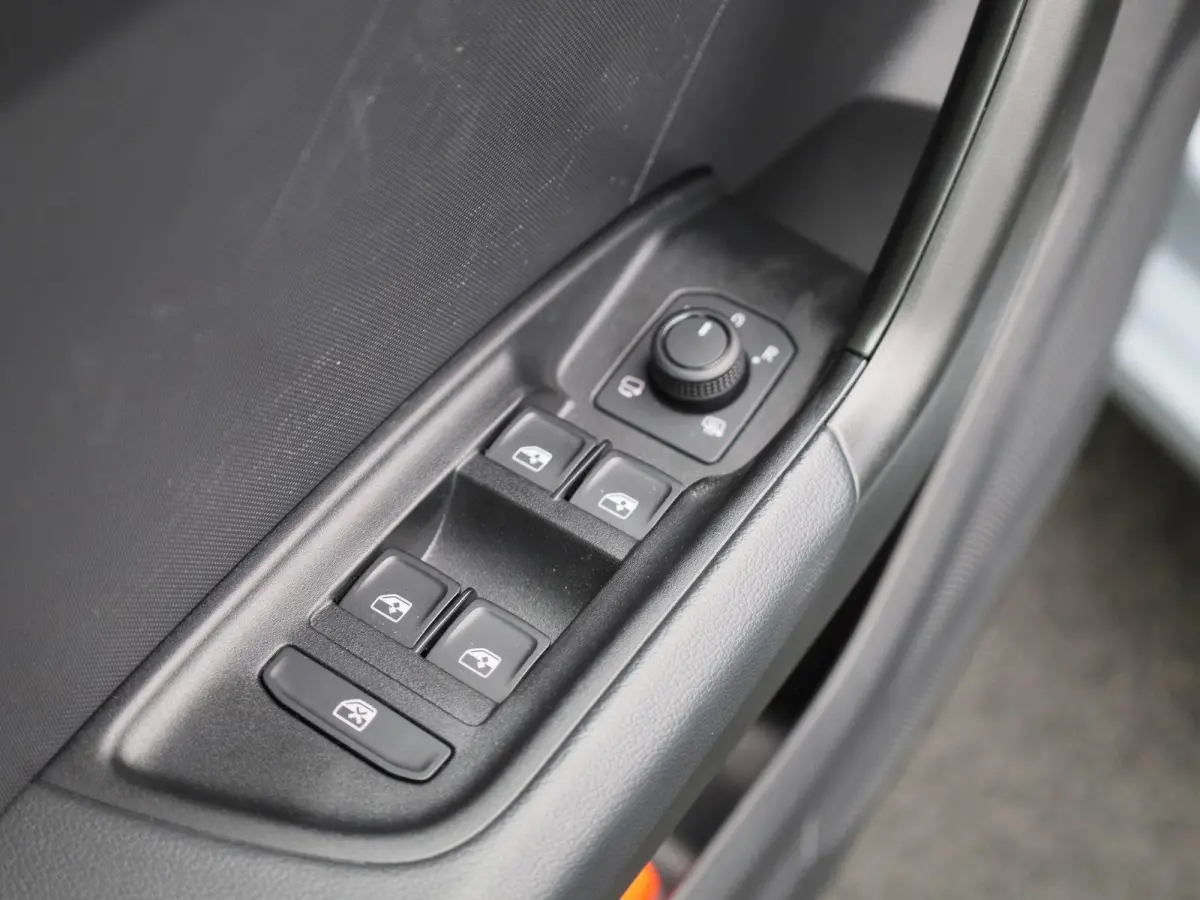 30 TFSI Advanced edition 116 PK l Adaptive cruise control l Navigatie l Climate control l Stoelverwarming l LED-koplampen l Apple Carplay / Android Auto l Privacy glas l Optiekpakket zwart p