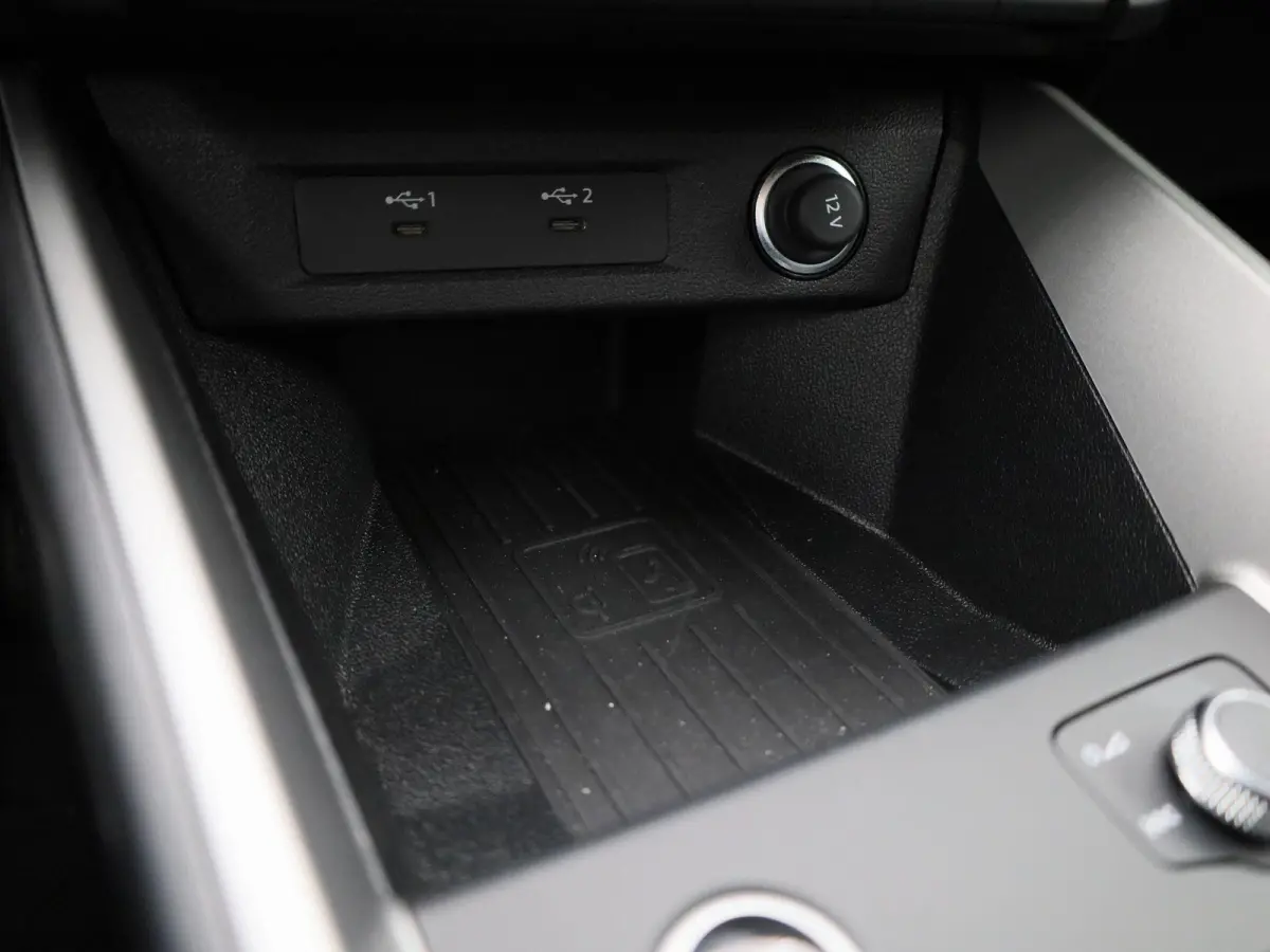 30 TFSI Advanced edition 116 PK l Adaptive cruise control l Navigatie l Climate control l Stoelverwarming l LED-koplampen l Apple Carplay / Android Auto l Privacy glas l Optiekpakket zwart p