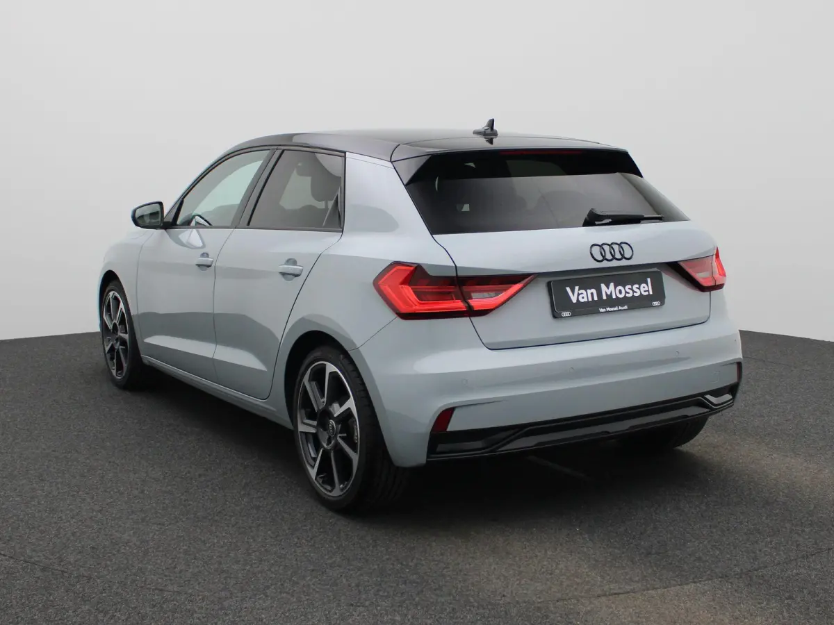 30 TFSI Advanced edition 116 PK l Adaptive cruise control l Navigatie l Climate control l Stoelverwarming l LED-koplampen l Apple Carplay / Android Auto l Privacy glas l Optiekpakket zwart p