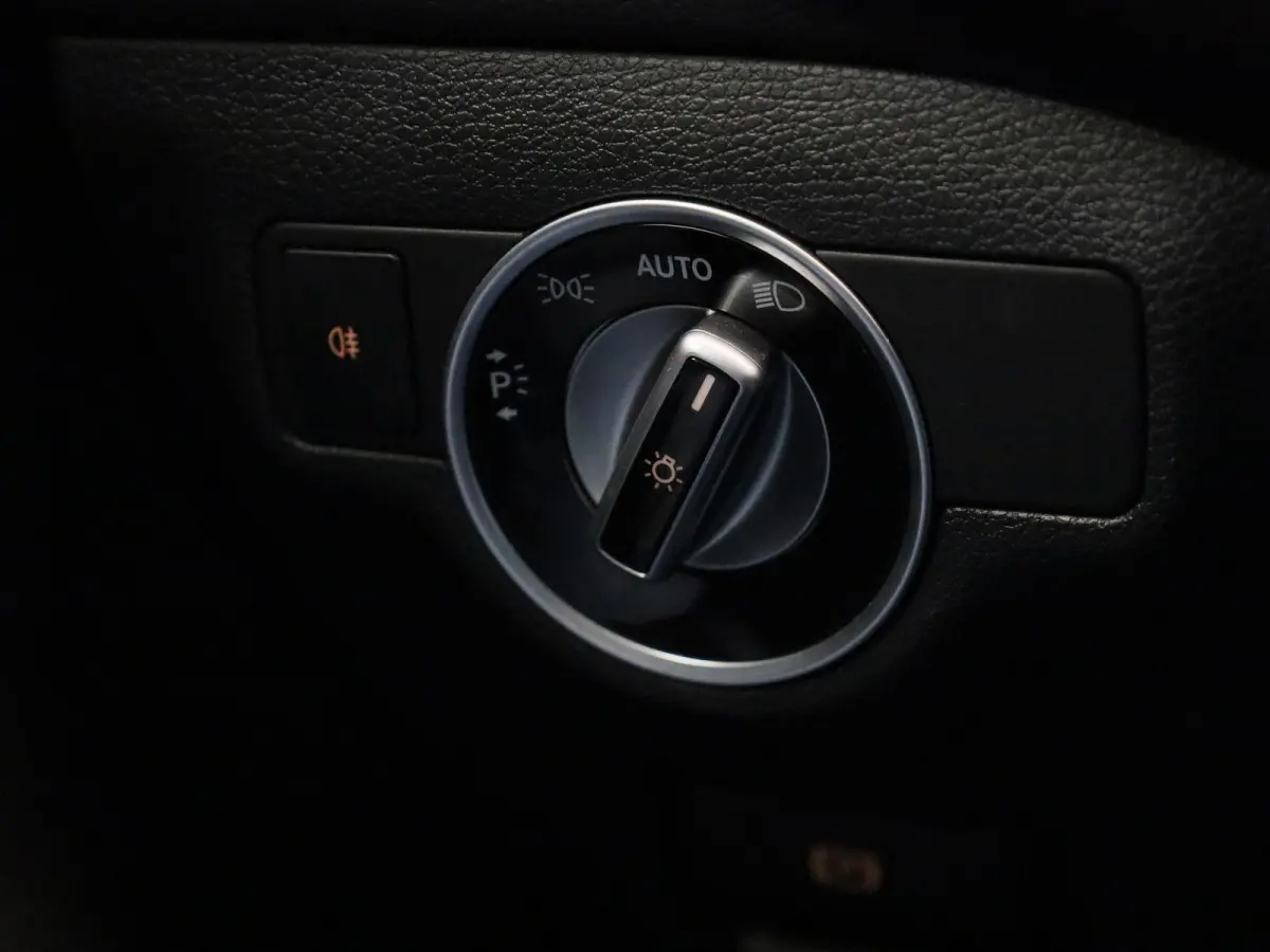 180 Ambition | Automaat | Navigatie | Airco | Bluetooth | Parkeersensoren |