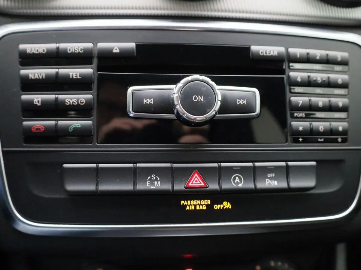 180 Ambition | Automaat | Navigatie | Airco | Bluetooth | Parkeersensoren |