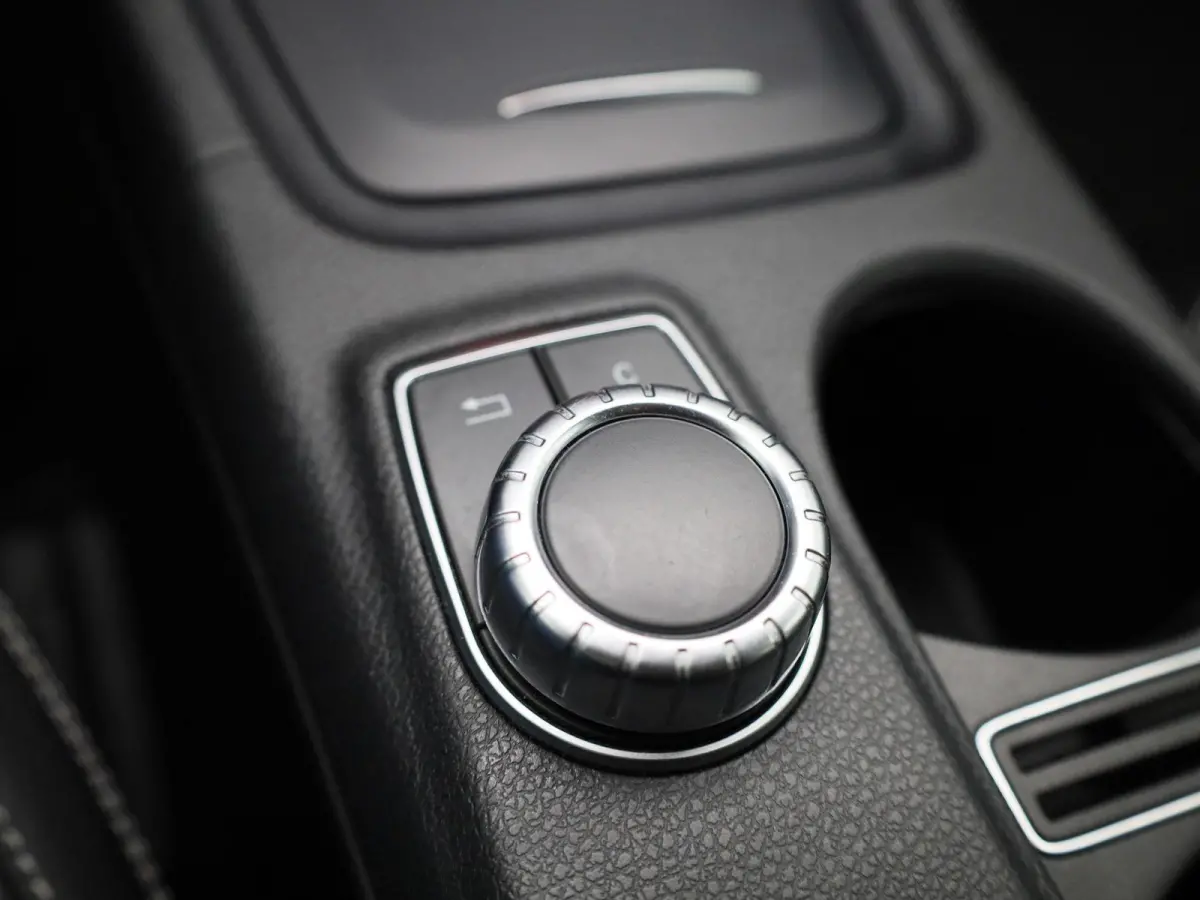 180 Ambition | Automaat | Navigatie | Airco | Bluetooth | Parkeersensoren |