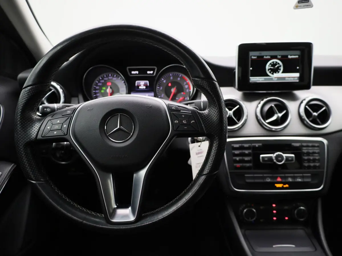 180 Ambition | Automaat | Navigatie | Airco | Bluetooth | Parkeersensoren |