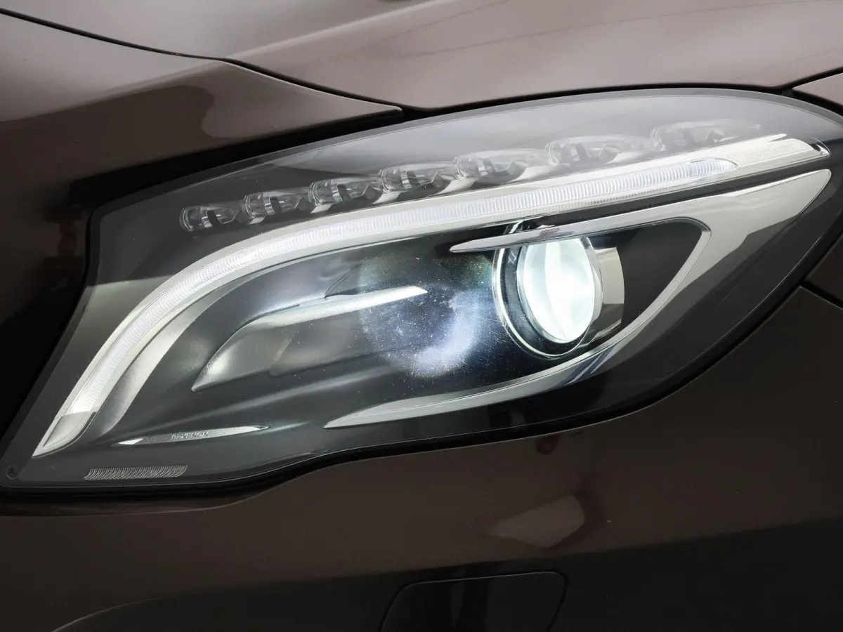 180 Ambition | Automaat | Navigatie | Airco | Bluetooth | Parkeersensoren |