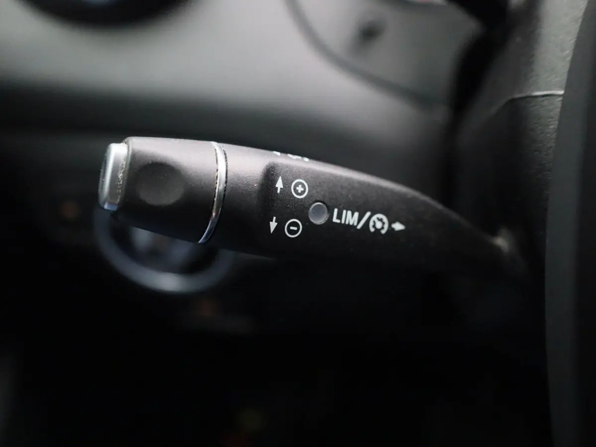 180 Ambition | Automaat | Navigatie | Airco | Bluetooth | Parkeersensoren |