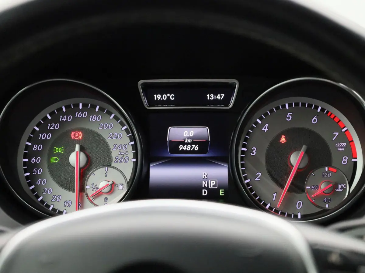 180 Ambition | Automaat | Navigatie | Airco | Bluetooth | Parkeersensoren |