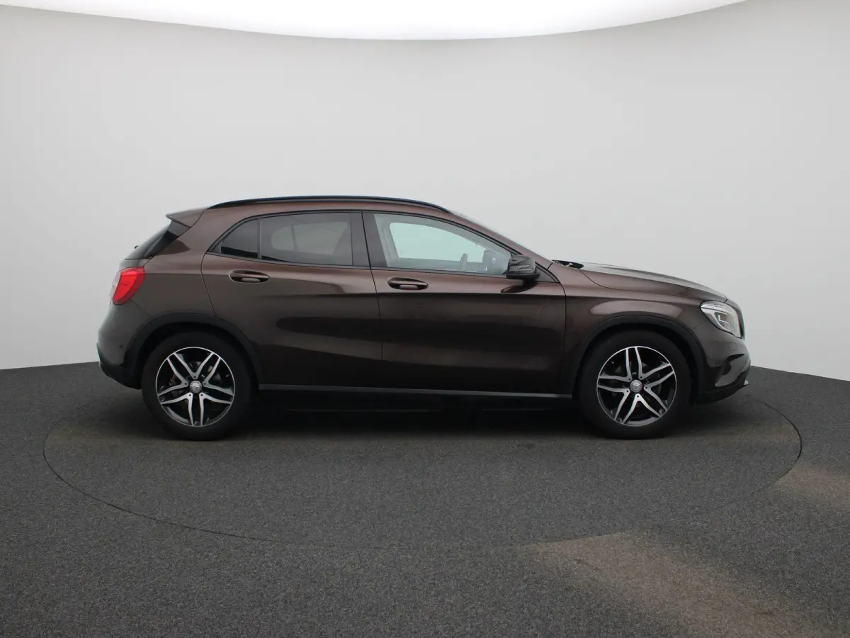 180 Ambition | Automaat | Navigatie | Airco | Bluetooth | Parkeersensoren |